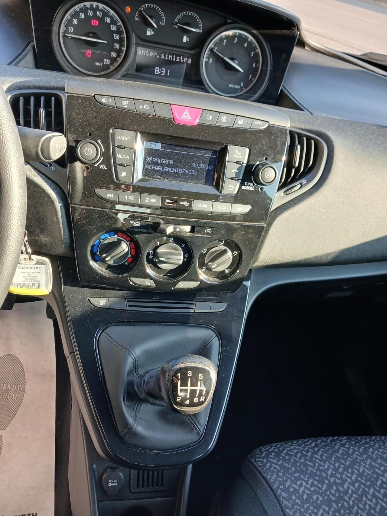 Lancia Ypsilon 1.0 FireFly 5 porte S&S Hybrid Ecochic Silver