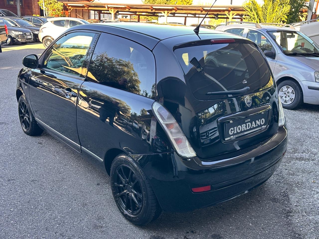 Lancia Ypsilon 1.3 MJT 90 CV MomoDesign