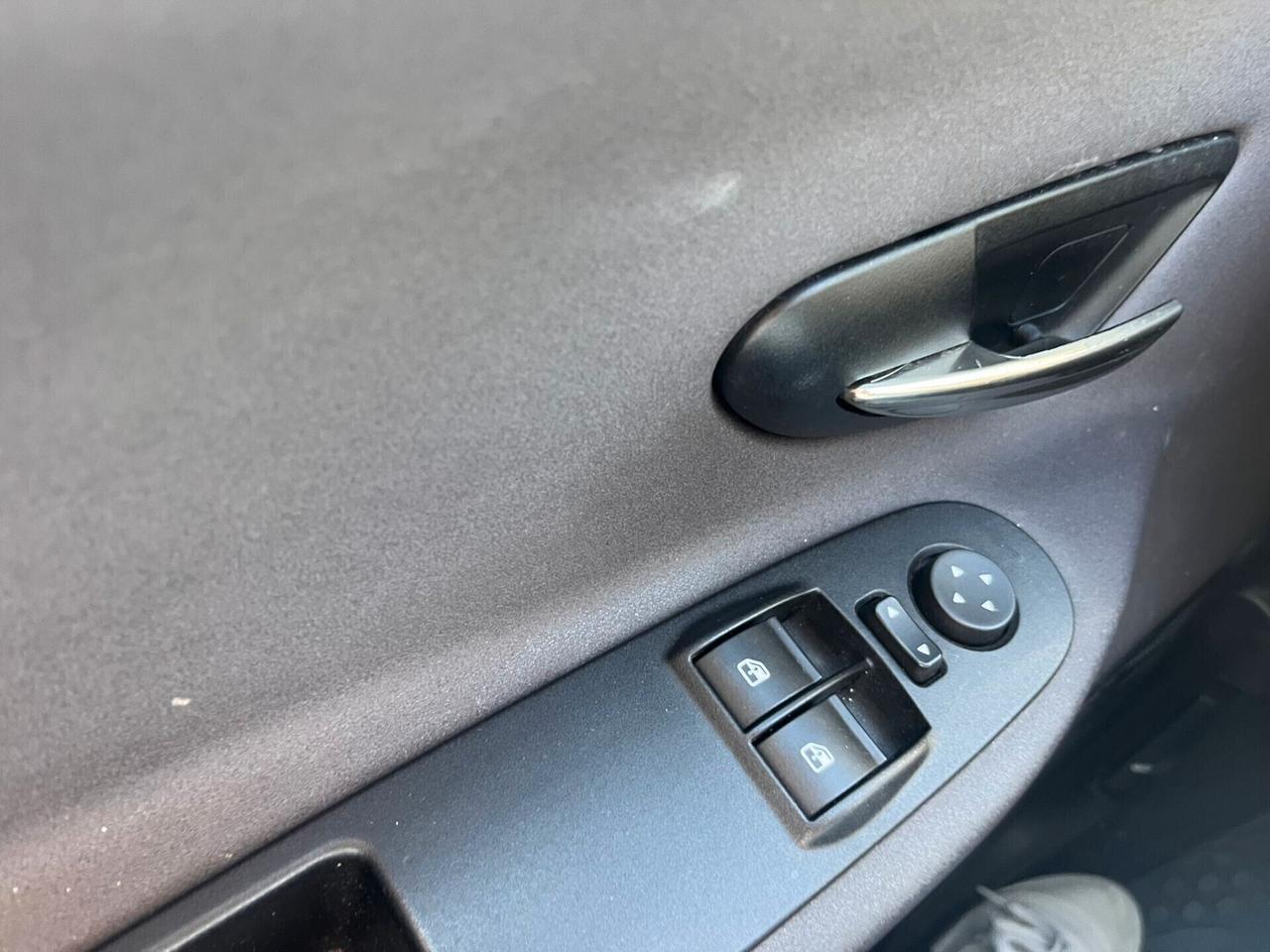 Lancia Ypsilon 0.9 TwinAir 85 CV 5 P Metano Ecochic Gold - 2013