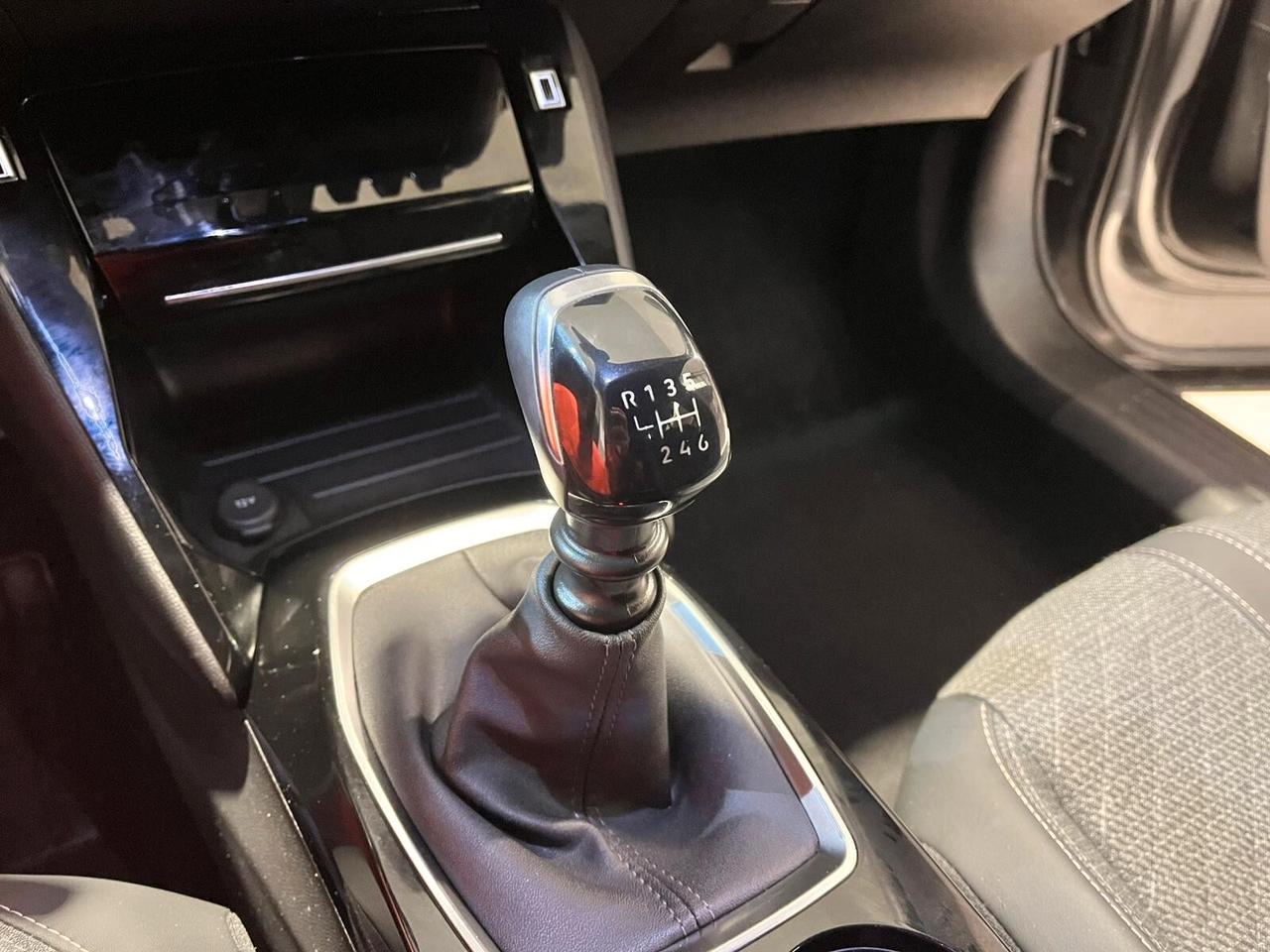 Peugeot 2008 PureTech 100 S&S Allure