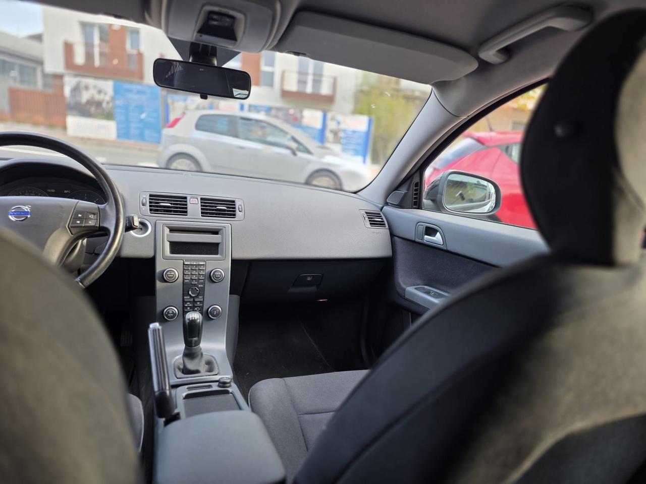 Volvo V50 D2 R-design
