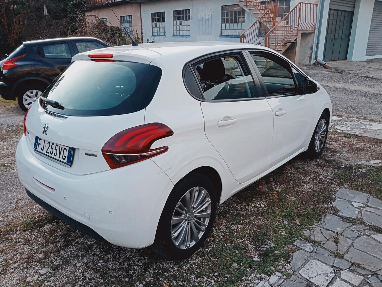 Peugeot 208 PureTech 82 5p. GPL Access