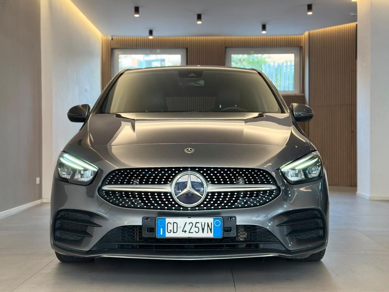 MERCEDES-BENZ CLASSE B 180D PREMIUM AMG LINE AUTOMATICA FULL