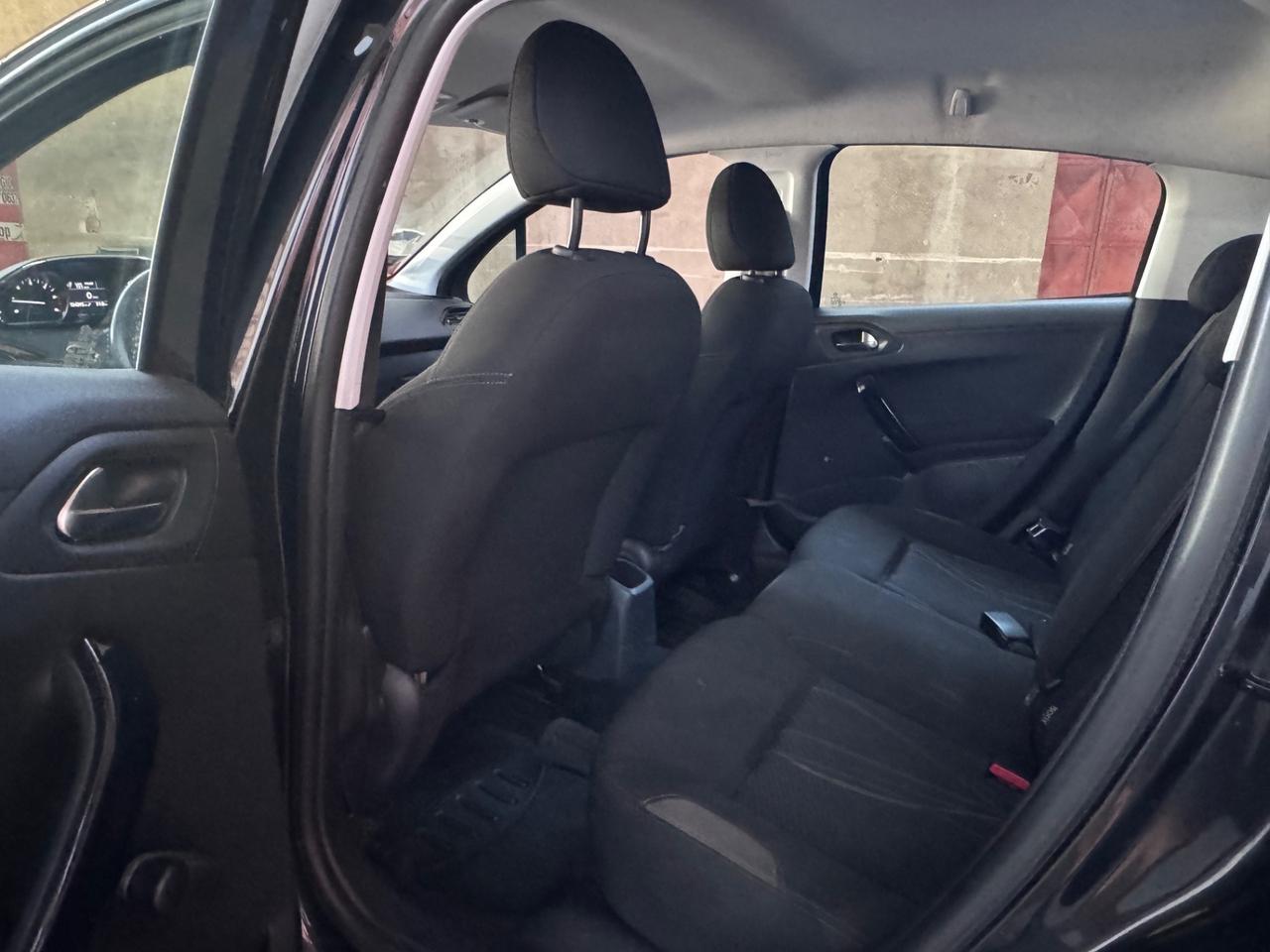 Peugeot 208 1.4 HDi 68 CV 5 porte Allure
