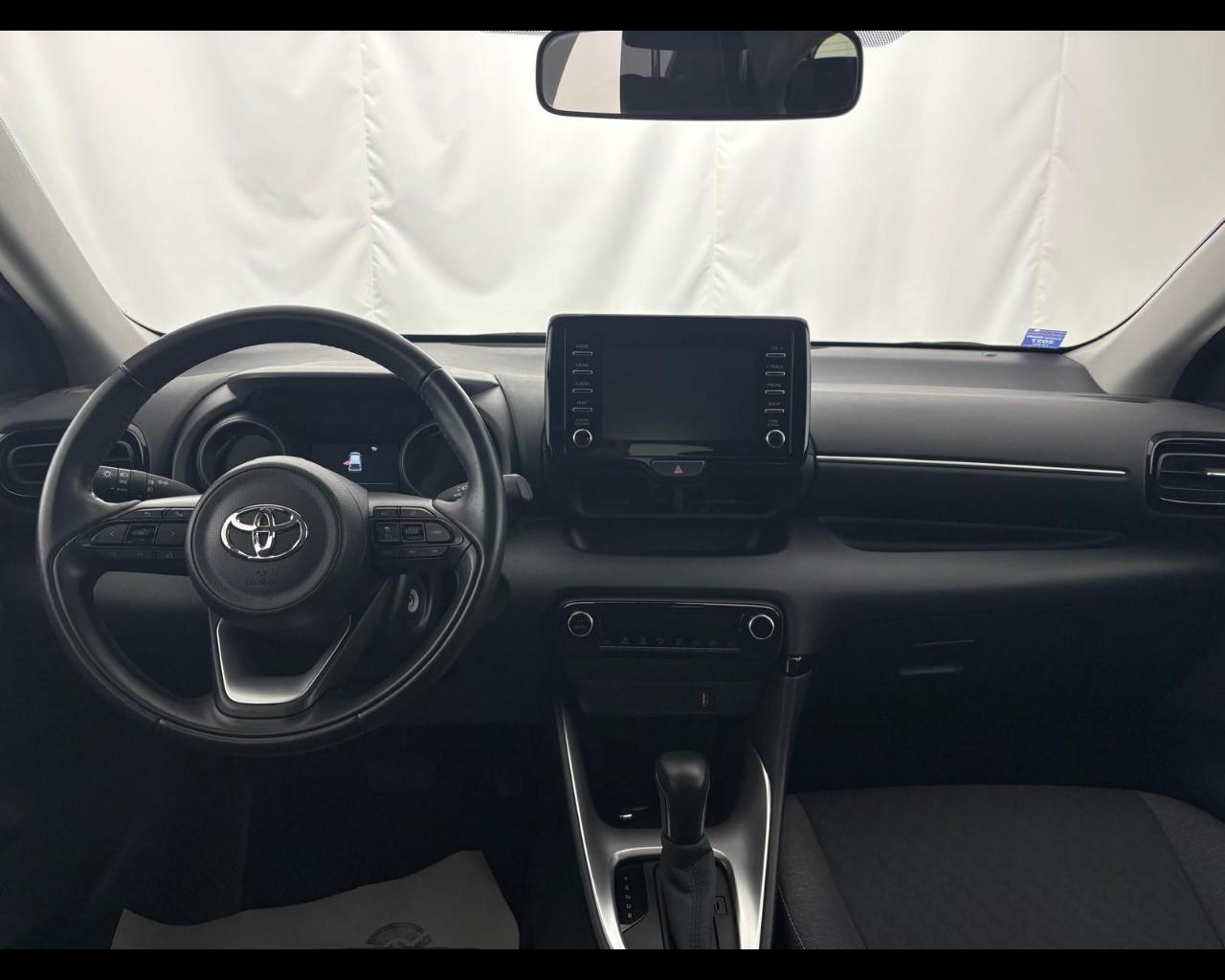 TOYOTA Yaris 1.5h Trend