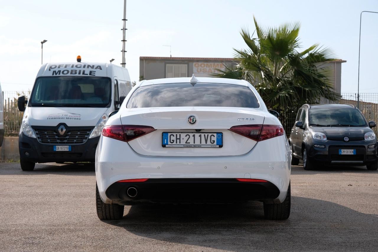 Alfa Romeo Giulia 2.2 Turbodiesel 136 CV AT8