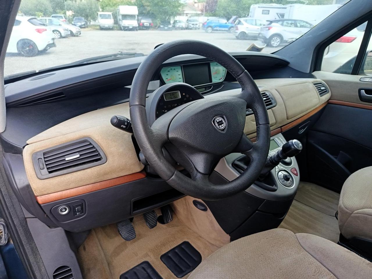 Lancia Phedra 2.2 Jtd 7 posti - Gancio traino Emblema