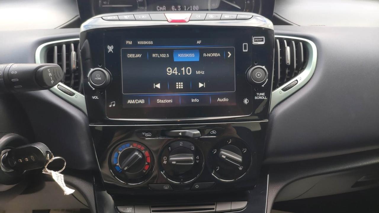 Lancia Ypsilon 1.0 FireFly 5 porte S&S Hybrid Platino