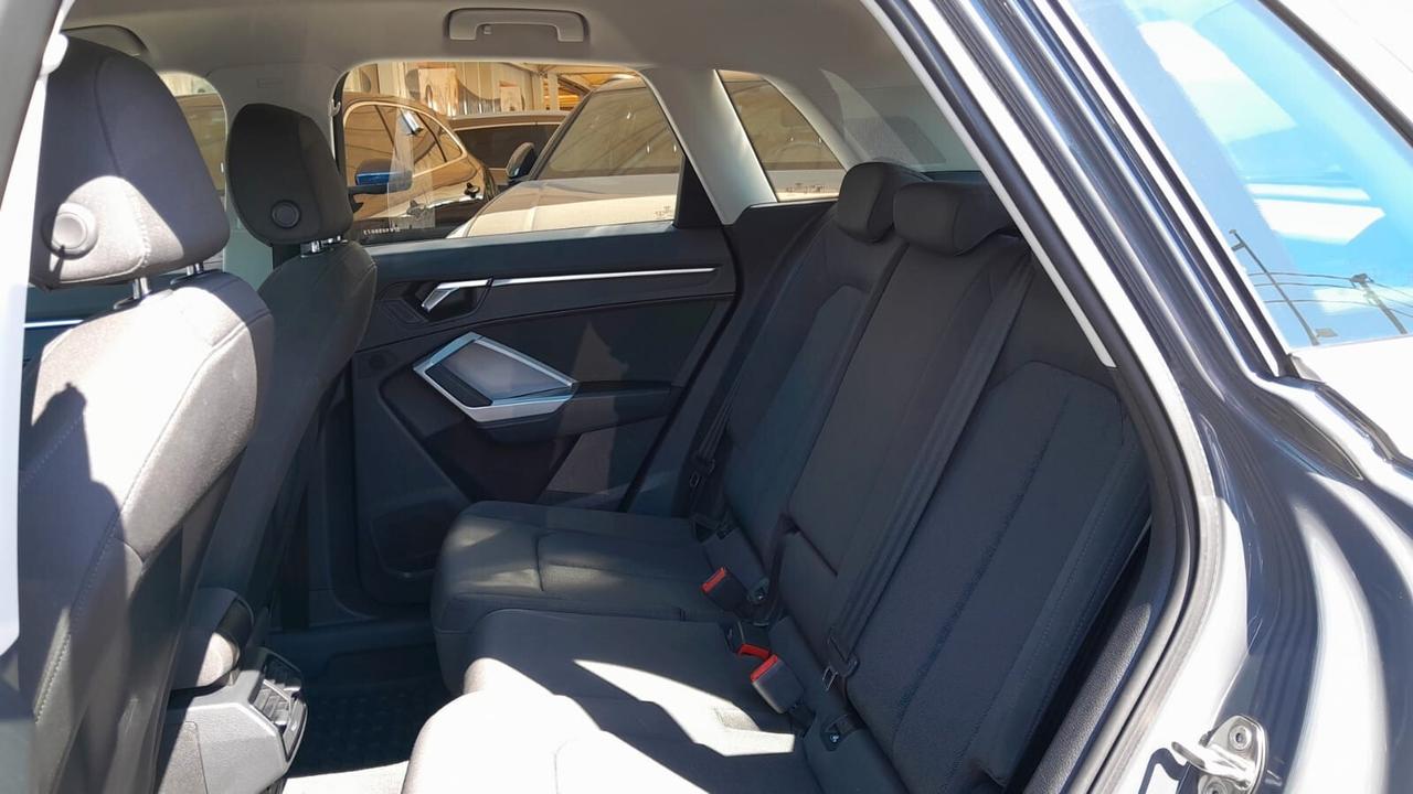 Audi Q3 35 TDI quattro Business Advanced