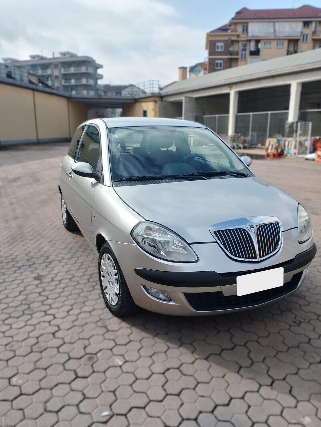 Lancia Ypsilon - APERTI AD AGOSTO