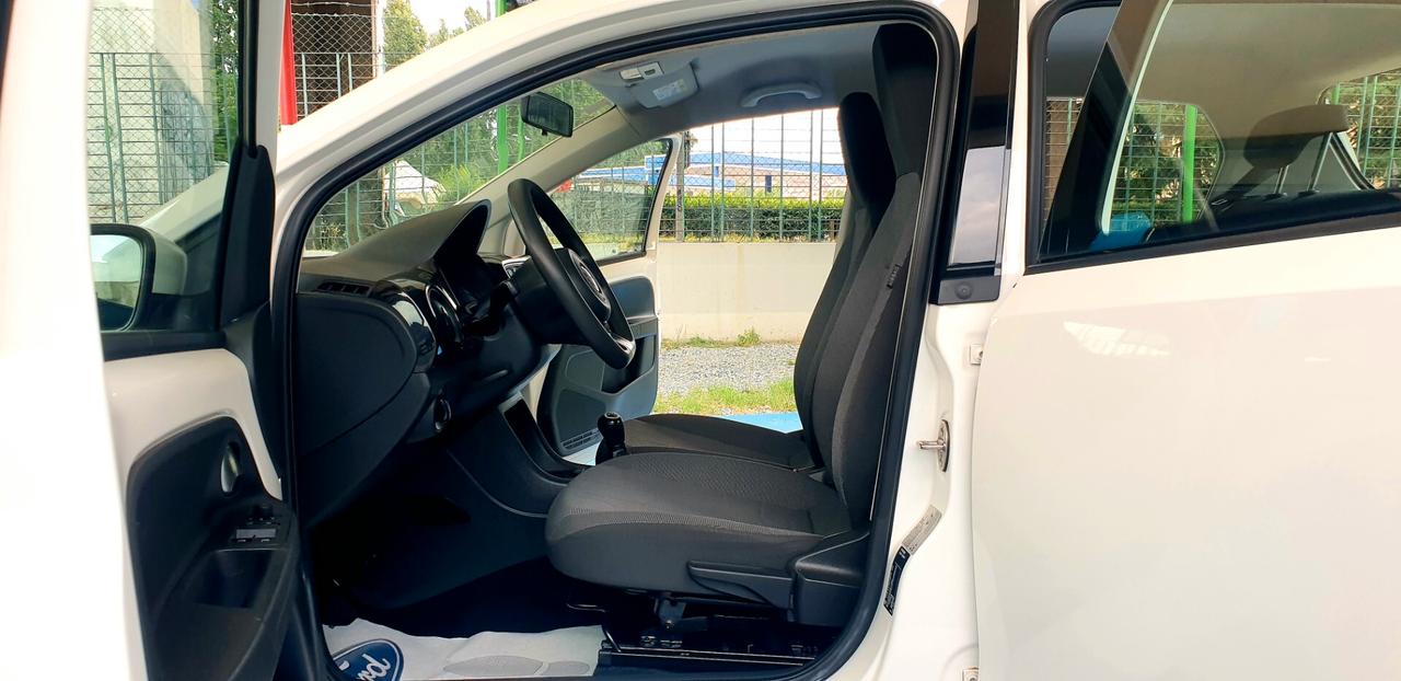 VOLKSWSWAGEN UP 1,0 BENZINA KM 60 MILA NEOPATENTATI