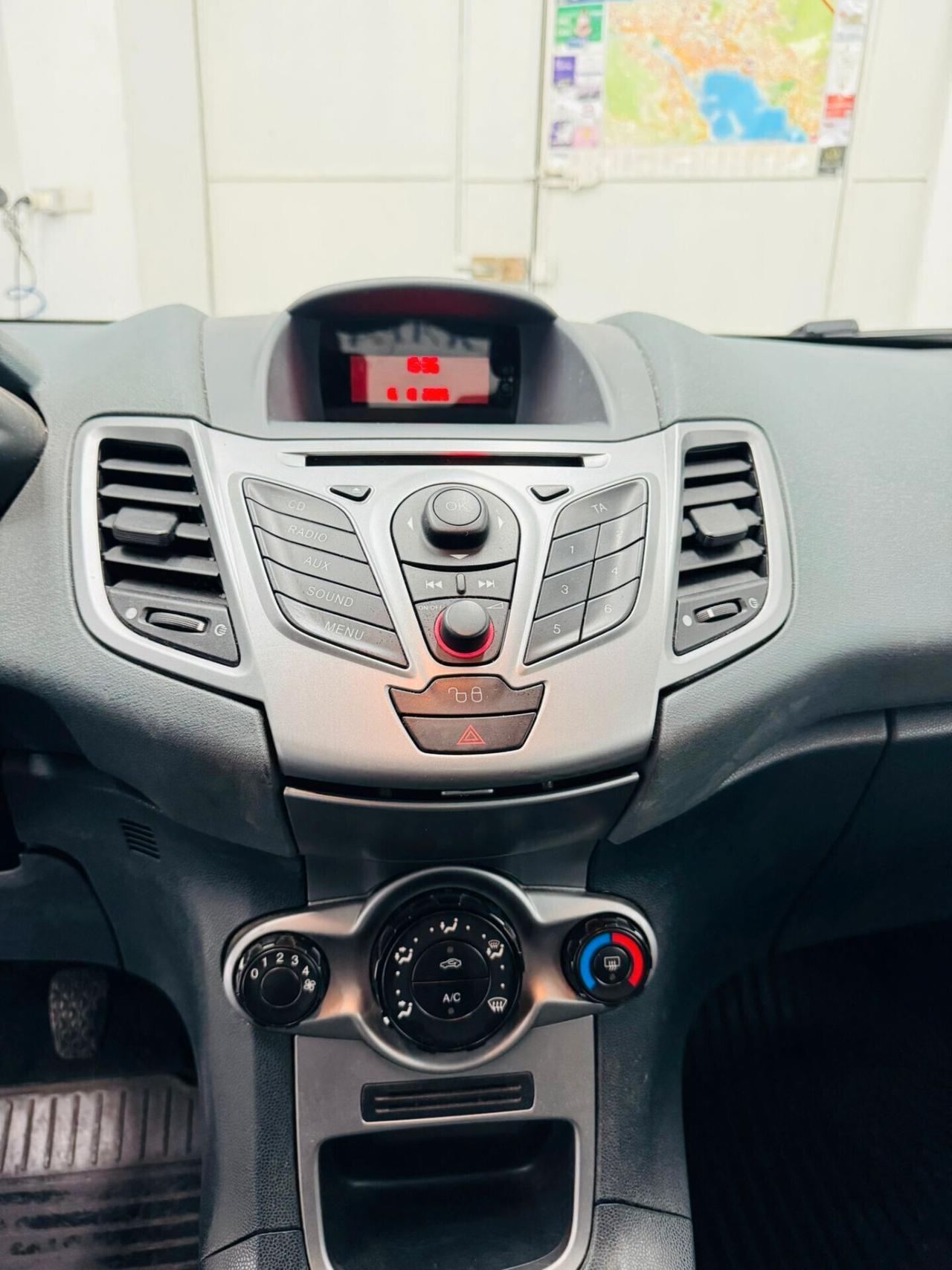 Ford Fiesta 1.4 TDCi 68CV 5 porte Titanium