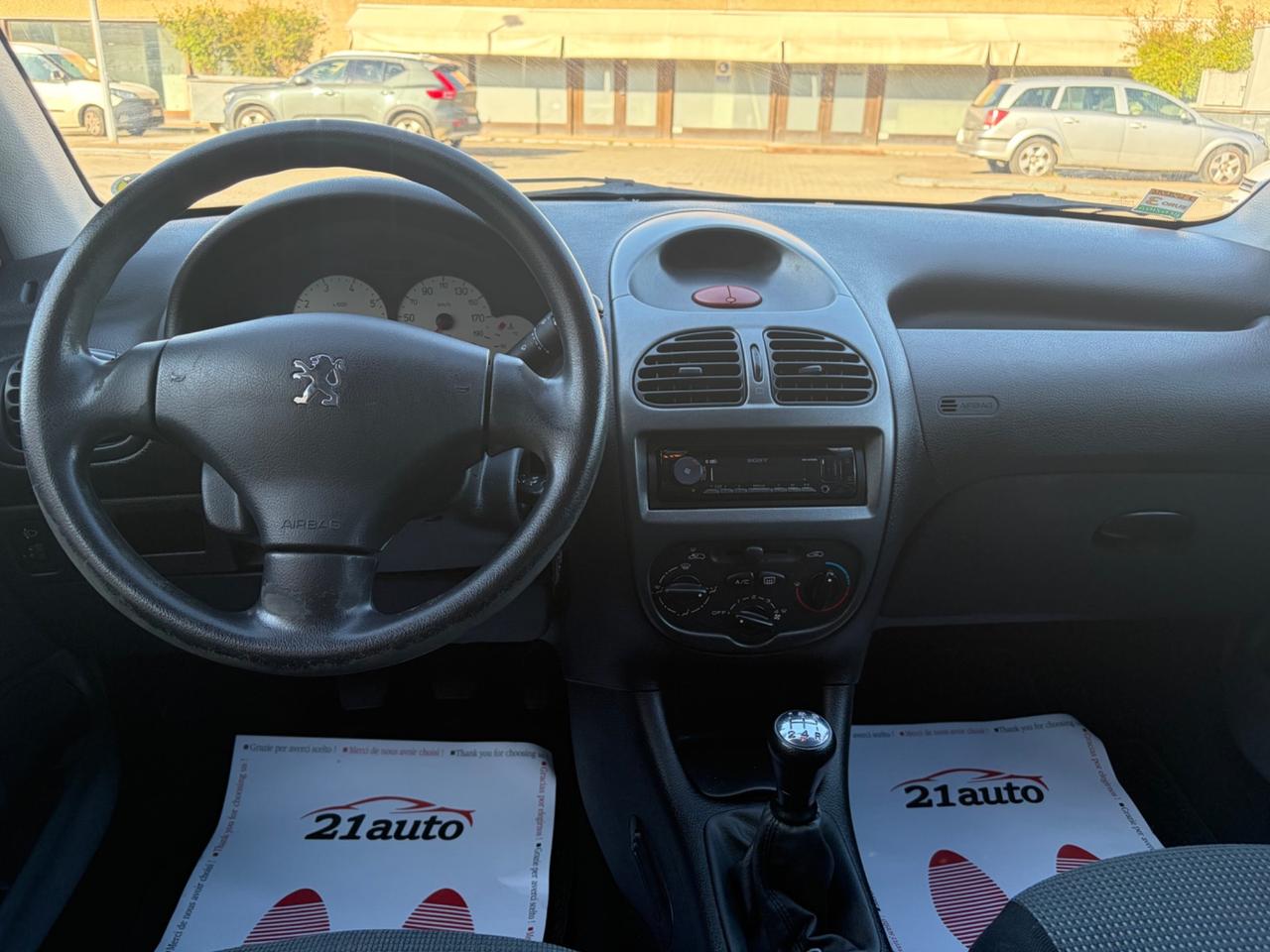 Peugeot 206 1.1 5p. XT
