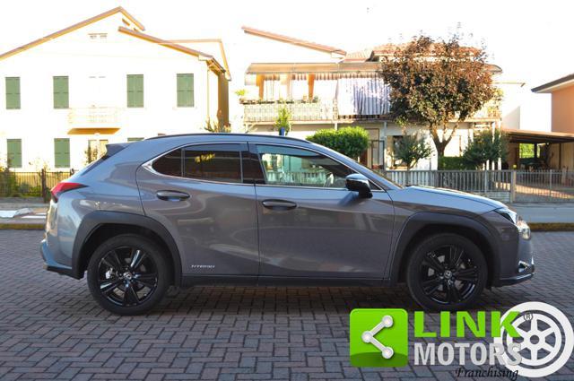 LEXUS UX 250h Hybrid Midnight Edition