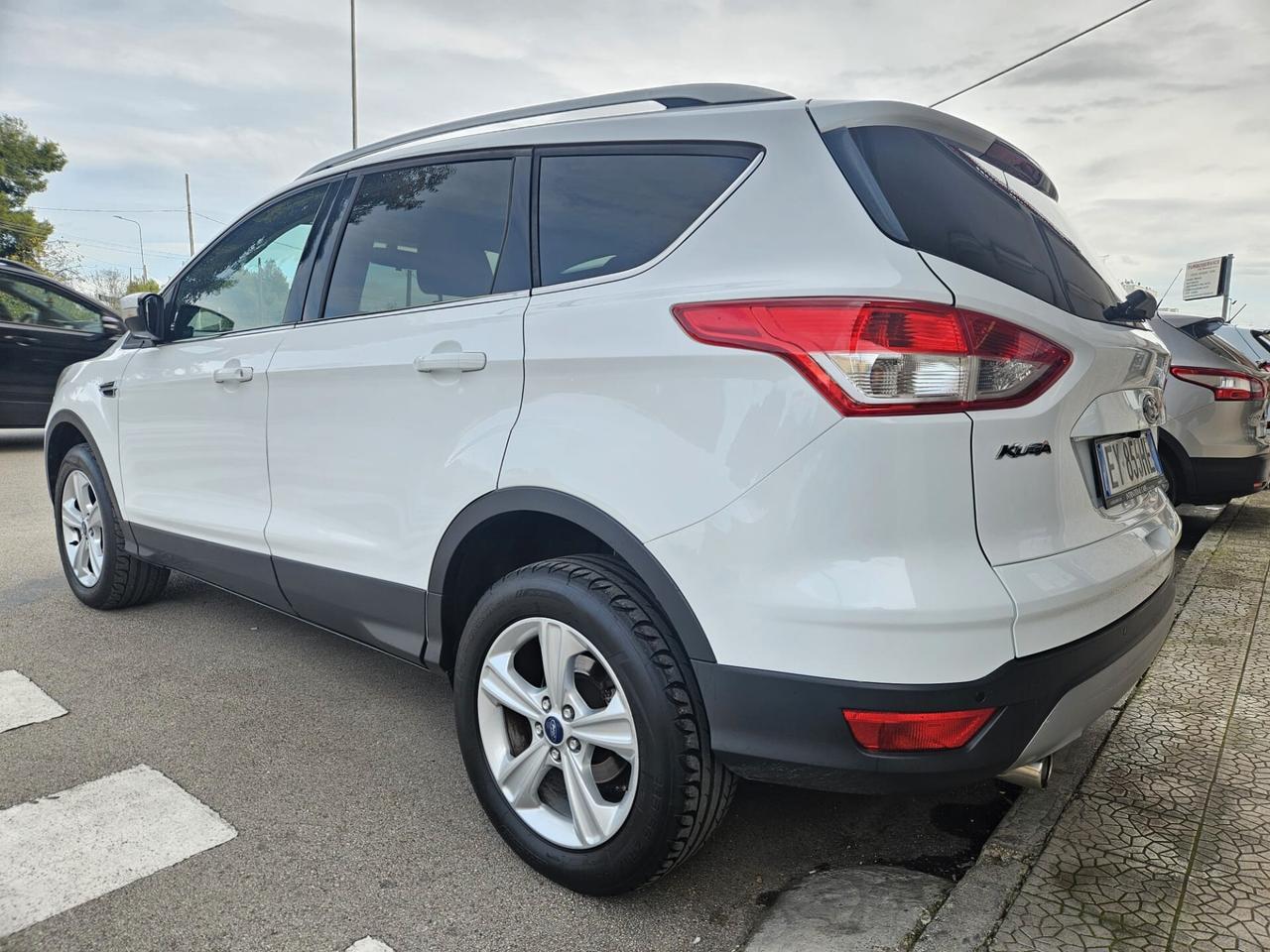 Ford Kuga 2WD 2.0 88kw 120cv FULL