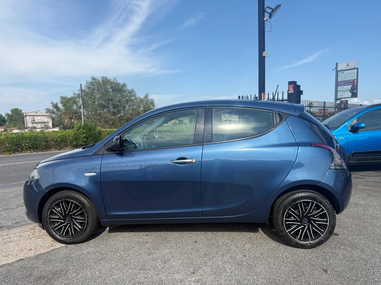 Lancia Ypsilon 1.0 FireFly 5 porte Hybrid Gold