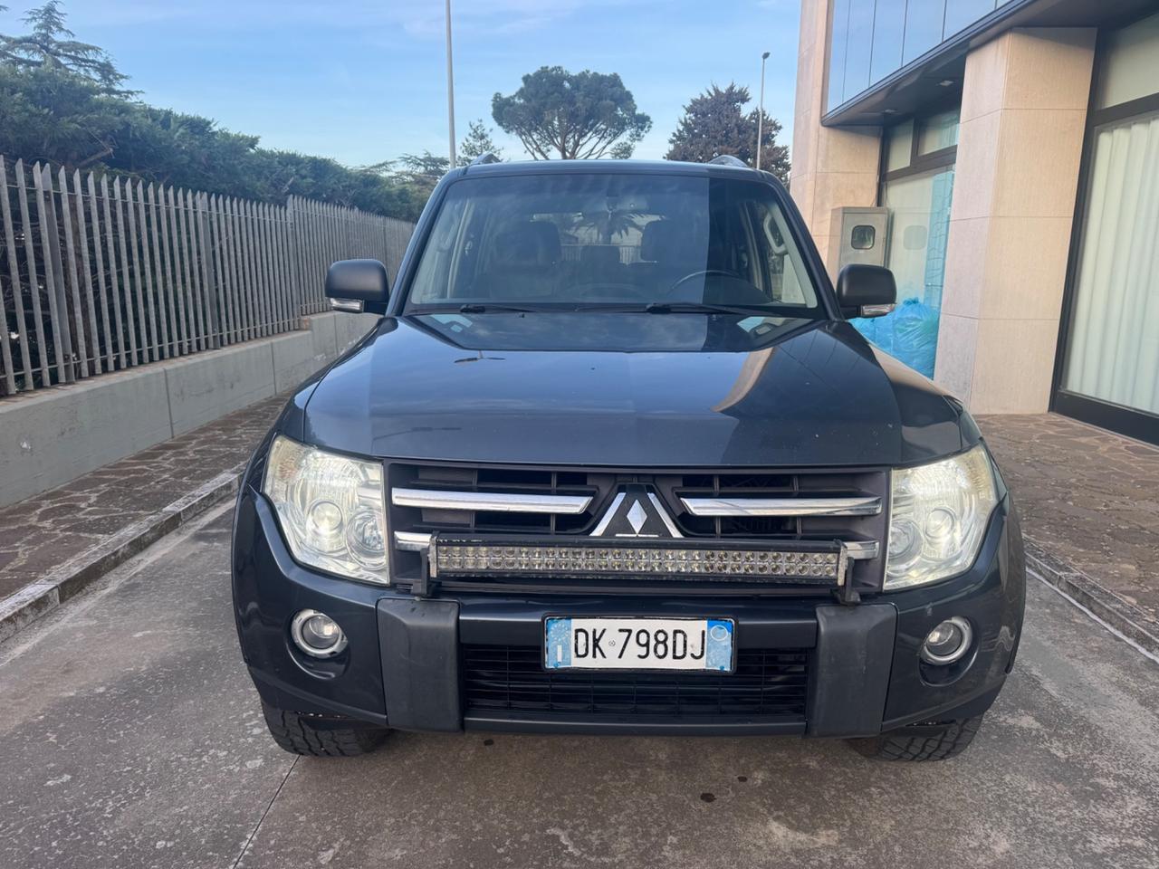 Mitsubishi Pajero 3.2 DI-D Autocarro Manuale Gancio traino