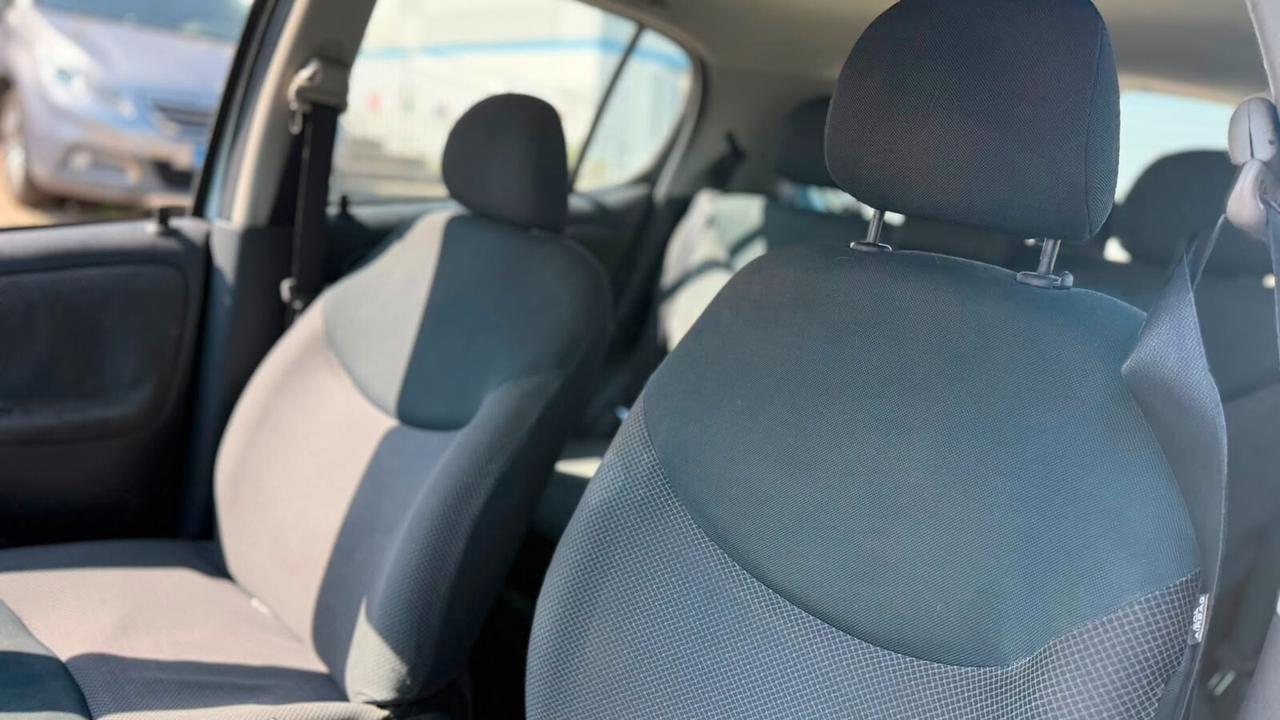 Toyota Yaris 1.0 BENZINA 2004 NEOP