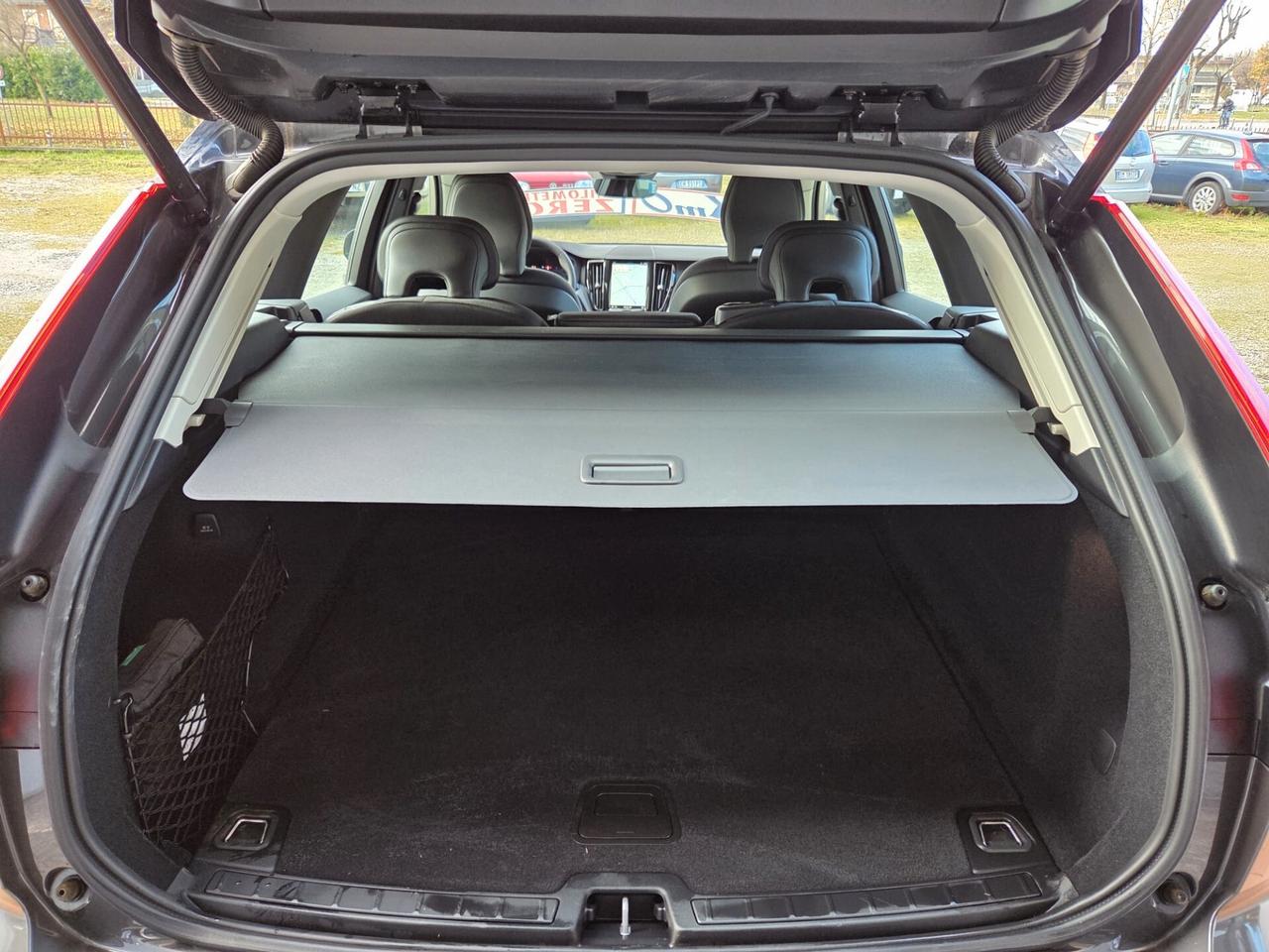 Volvo XC 60 B4 D AWD automatico Ultimate Dark