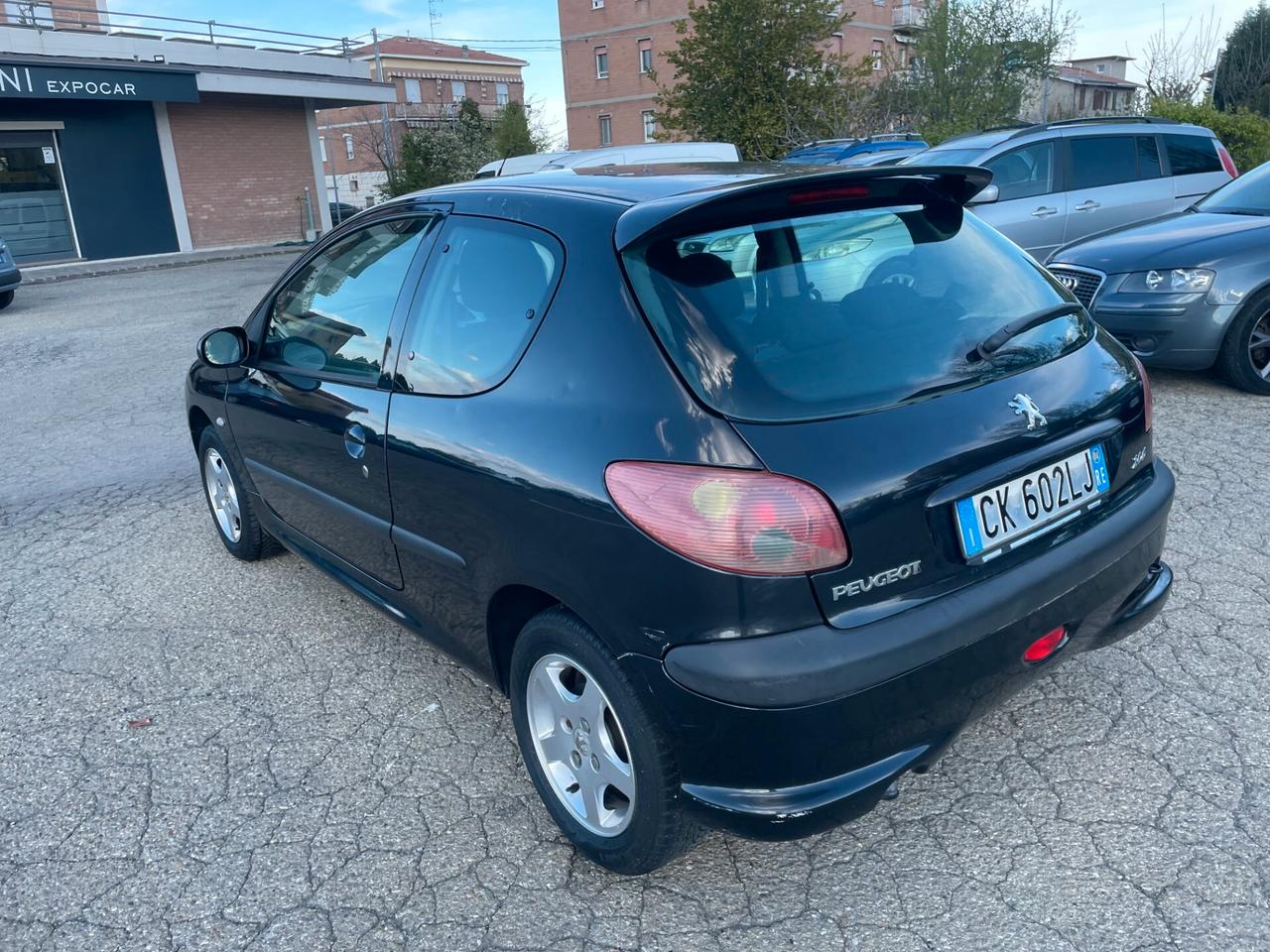 Peugeot 206 1.1 3p. Lee