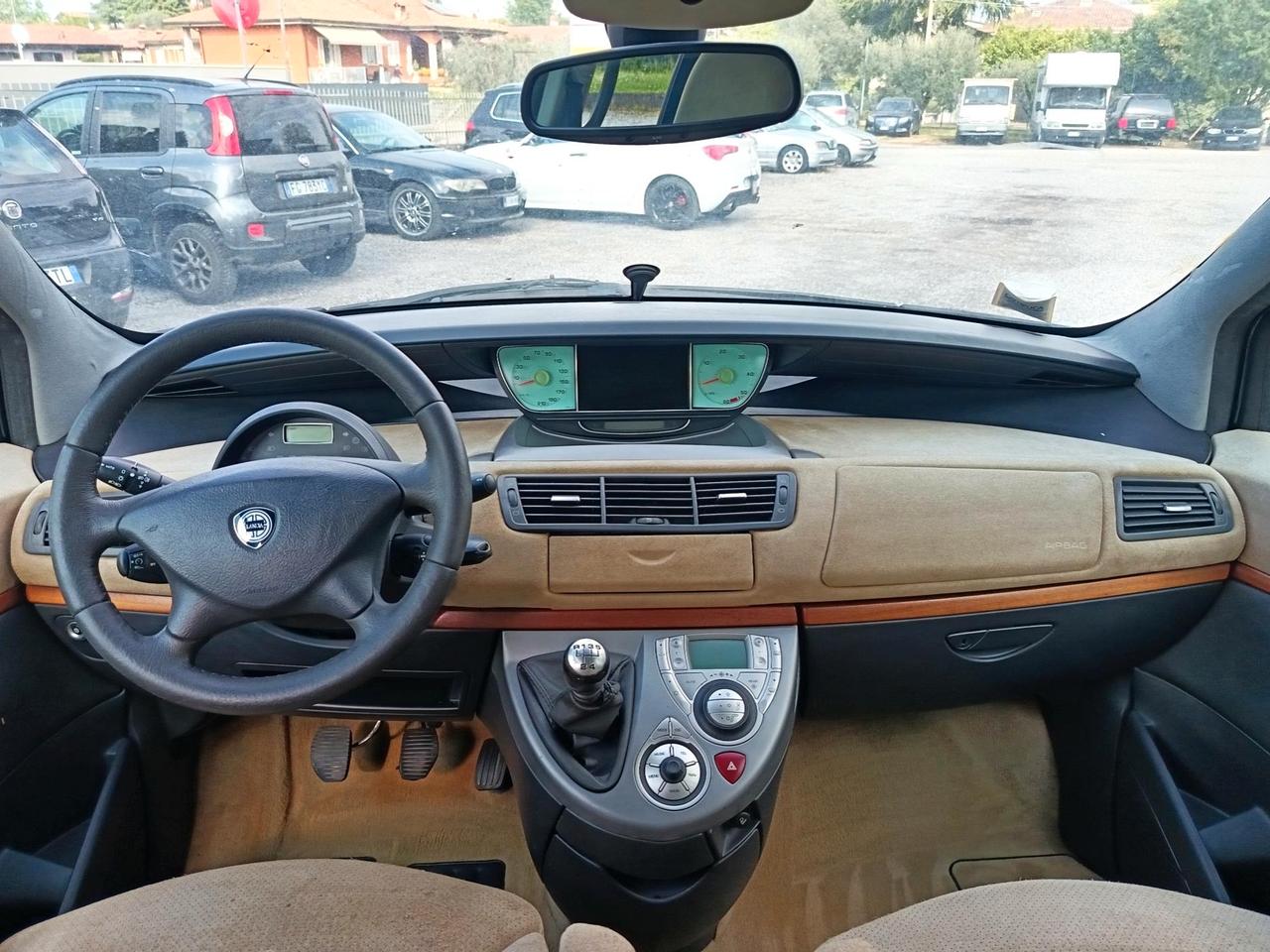 Lancia Phedra 2.2 Jtd 7 posti - Gancio traino Emblema