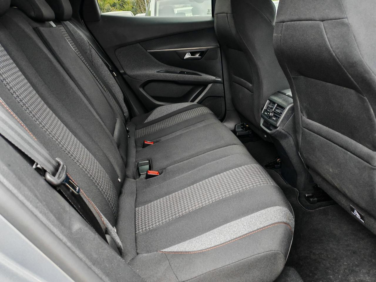 Peugeot 3008 1.5BlueHDi navig led cruise 2021