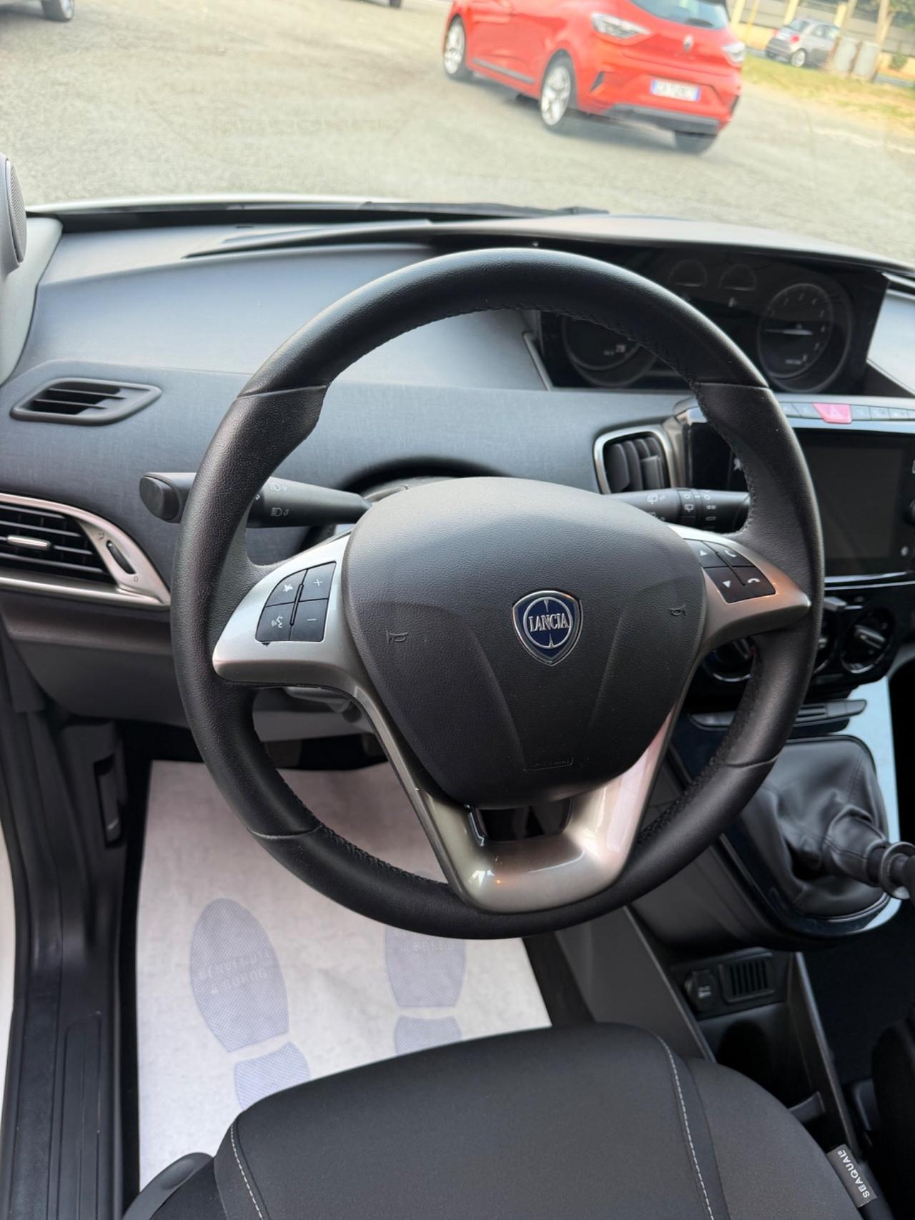 Lancia Ypsilon 1.0 Hybrid Gold