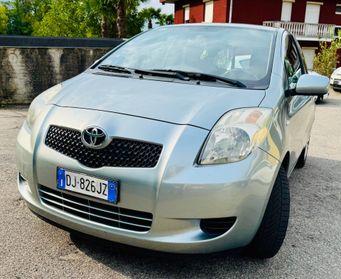 Toyota Yaris 1.0 3 porte Sol 100 mila km OK NEOPATENTATI