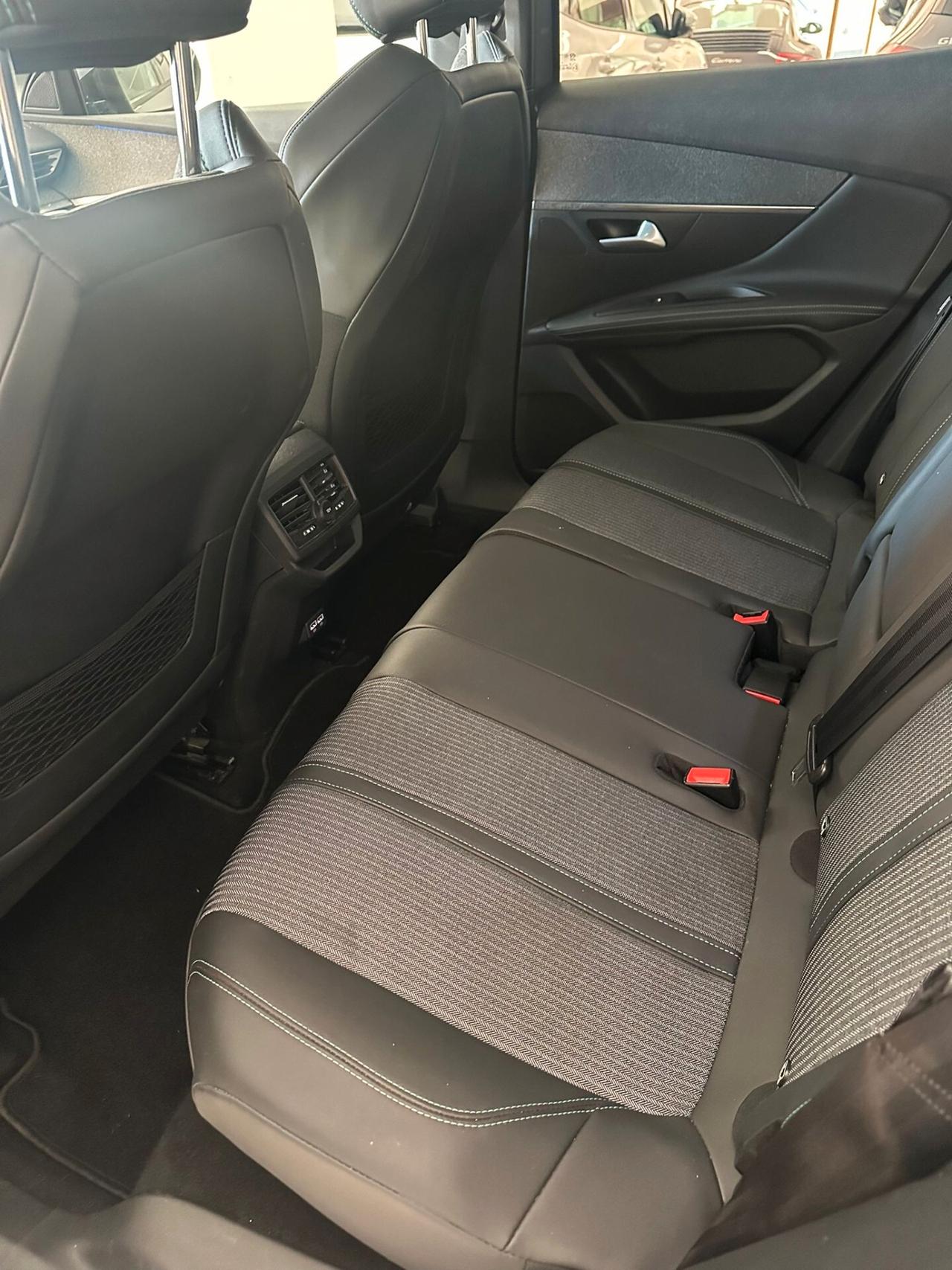 Peugeot 3008 BlueHDi 130 S&S Allure Pack