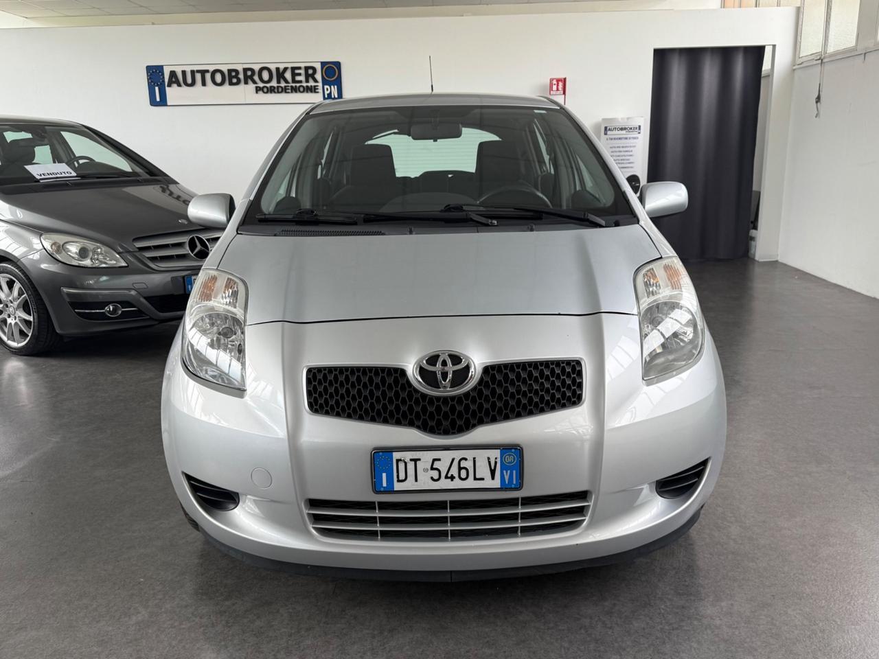 Toyota Yaris 1.0 5 porte Sol ok neopatentati