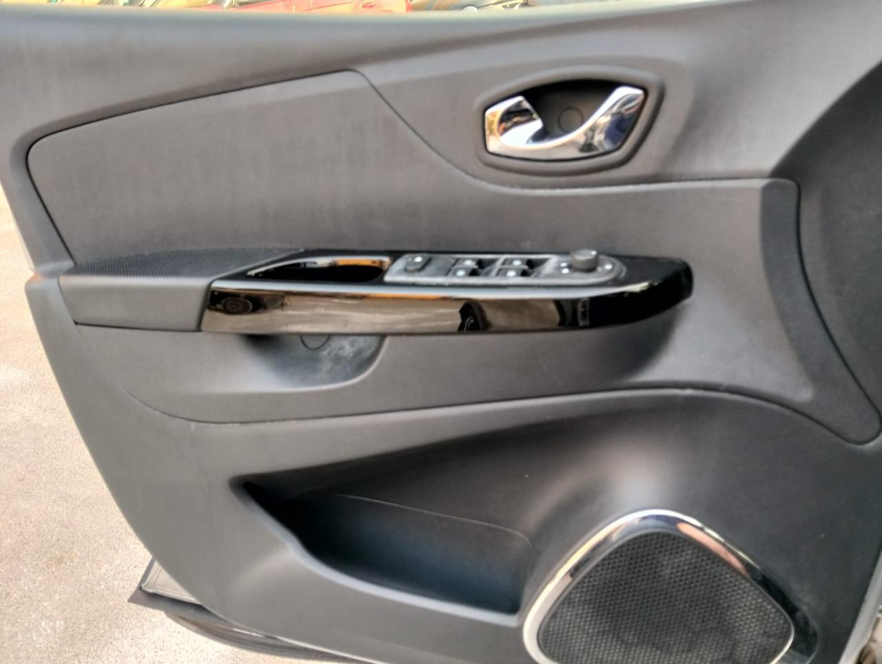 Renault Captur 1.5 DCI 90cv Hypnotic 2017 Sinistrata