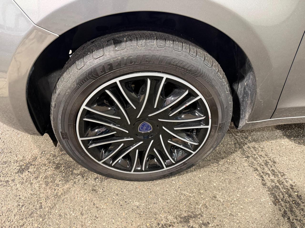 Lancia Ypsilon 1.0 firefly hybrid Gold s&s 70cv