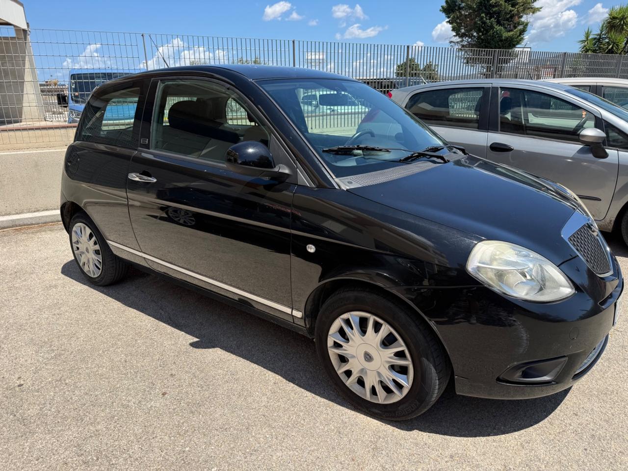 Lancia Ypsilon 1.3 MJT 75 CV Diva
