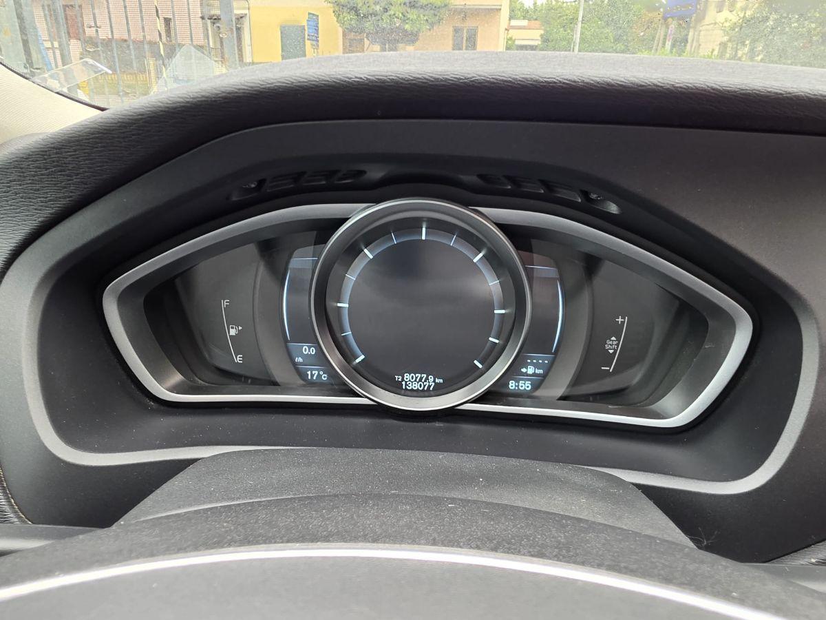VOLVO - V40 Cross Country 1.6 d2 Momentum
