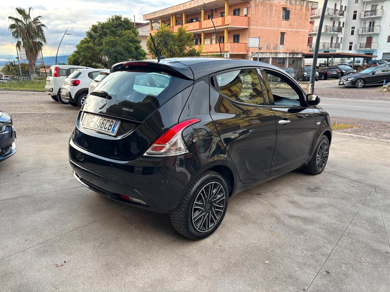 Lancia Ypsilon 1.0 5 porte Gold-2021