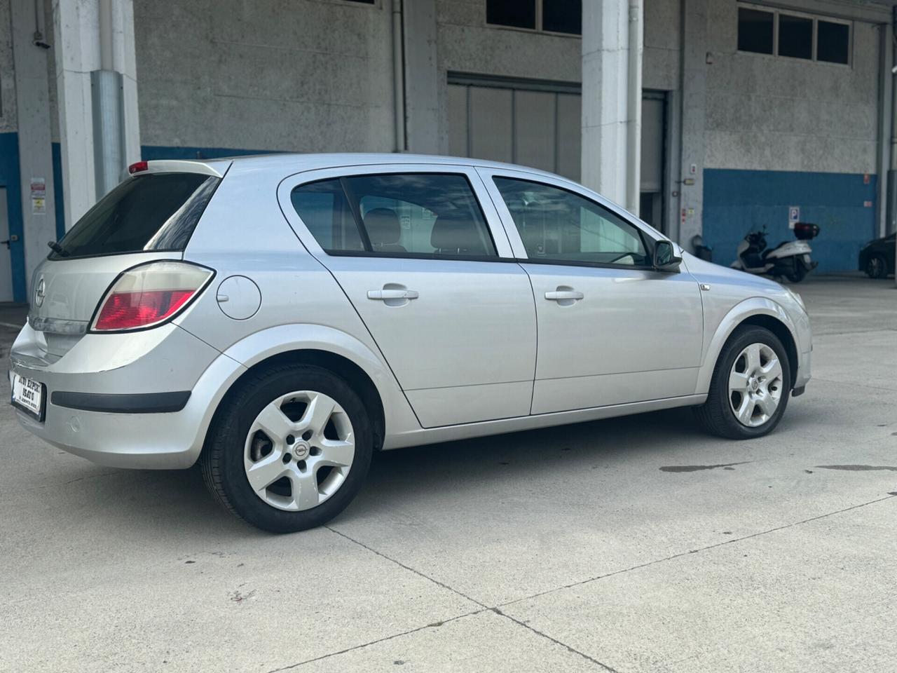 Opel Astra 1.4 16V Twinport 5 porte Enjoy