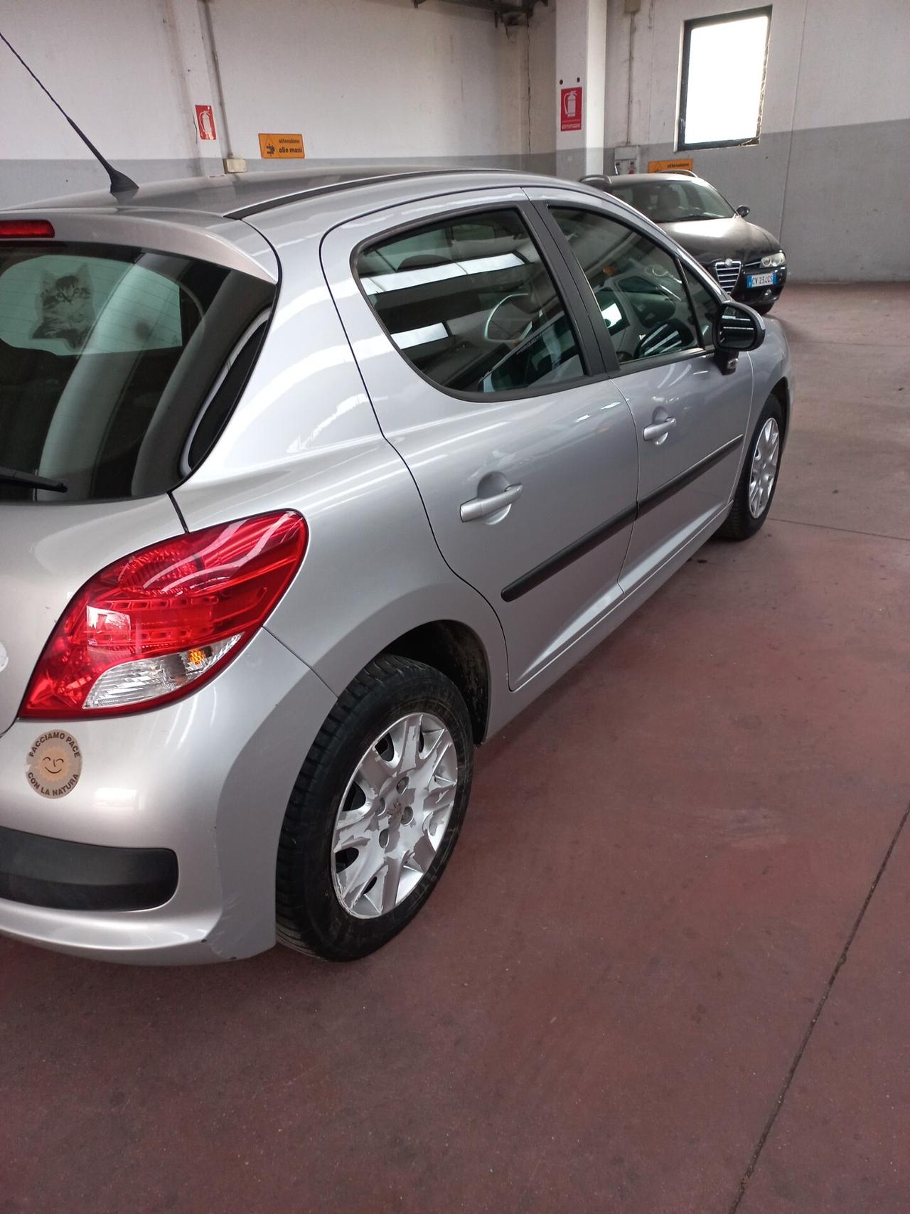 Peugeot 207 1.4 HDi 70CV 5p. Access