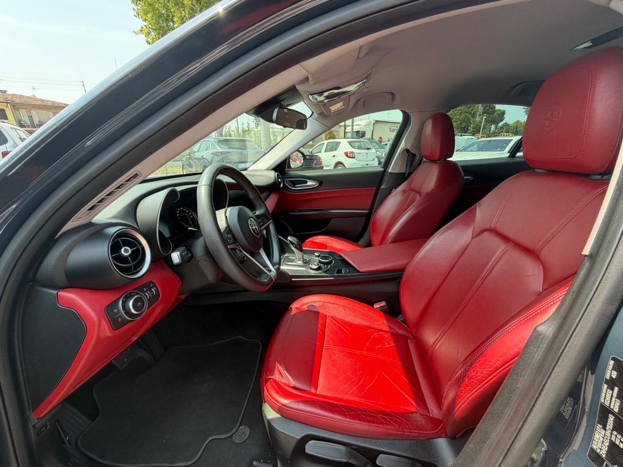 Alfa Romeo Giulia 2.2 INTERNI ROSSI 180 CV AT8