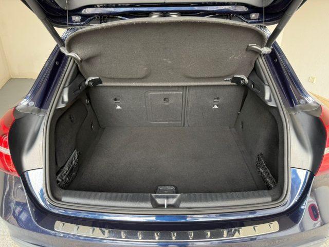 MERCEDES-BENZ GLA 200 d Automatic 4Matic Sport