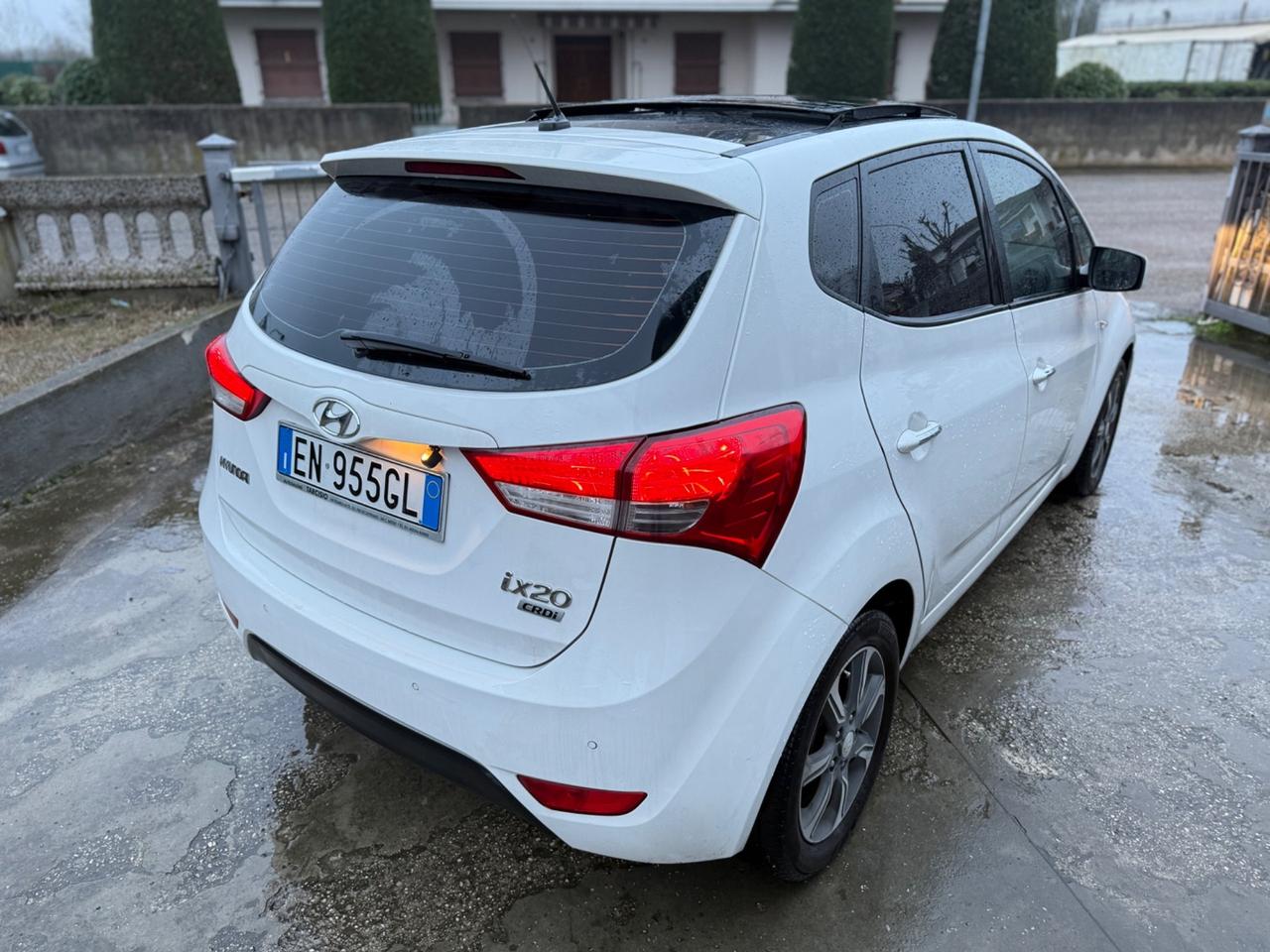 Hyundai iX20 1.6 CRDI FULL TETTO APRIBILE NEOPATENTATI