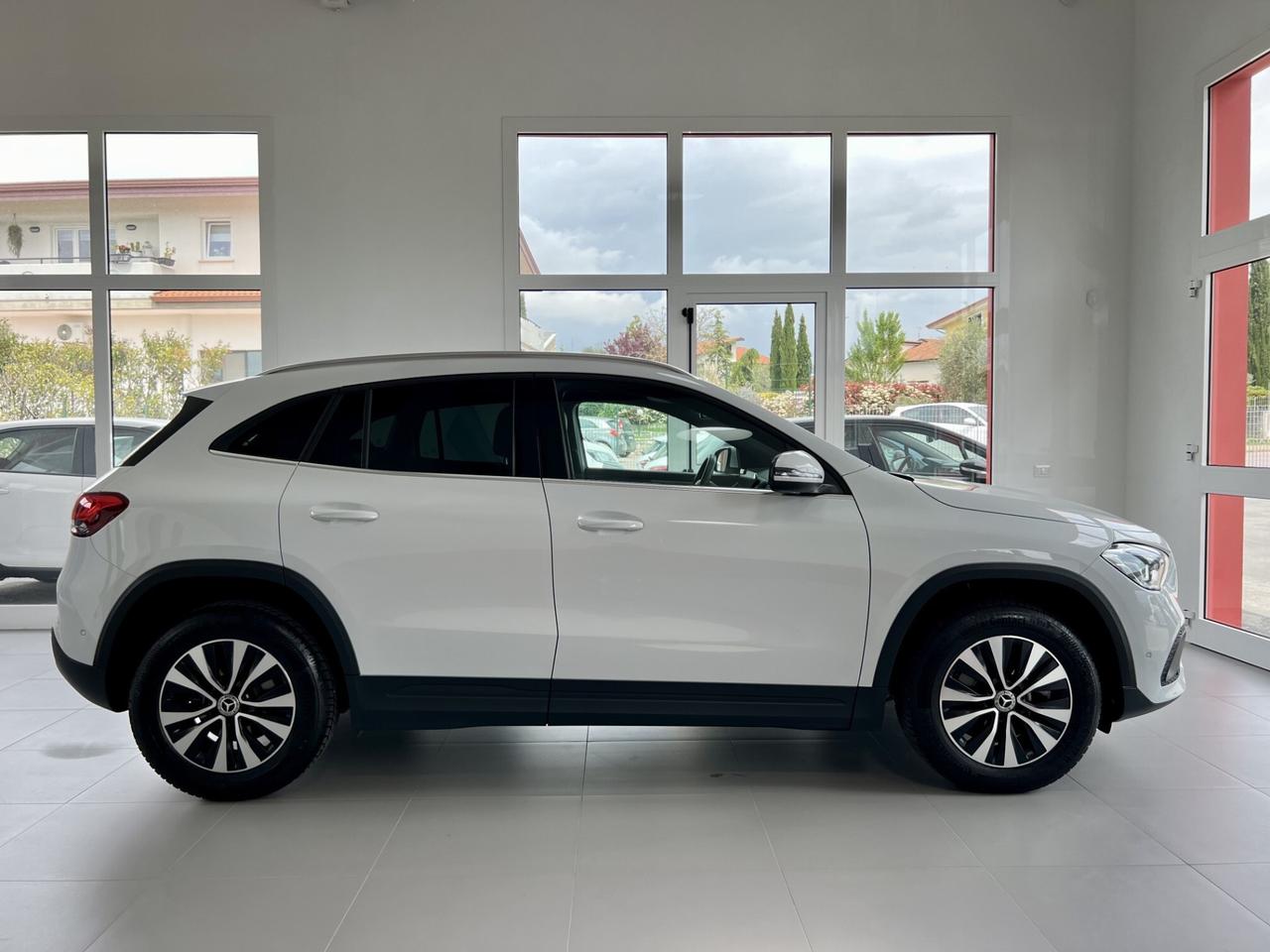 MERCEDES GLA 180 d Aut. Business Extra - 2021