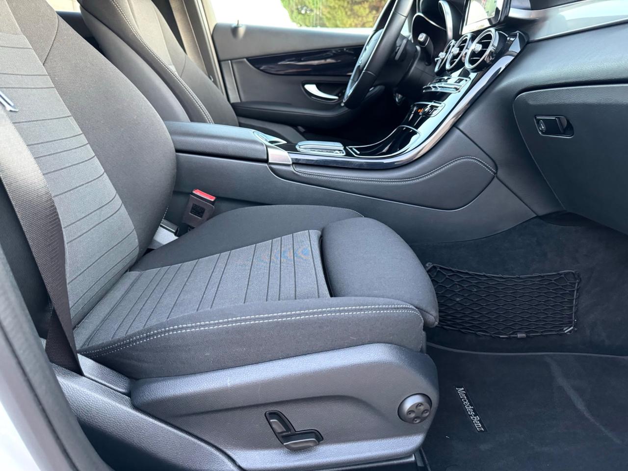 MERCEDES GLC 200D Sport 4Matic - Led Navi