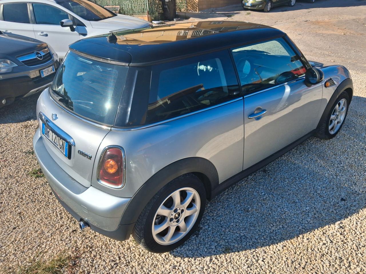 Mini Cooper 1.6 benzina tenuta benissimo