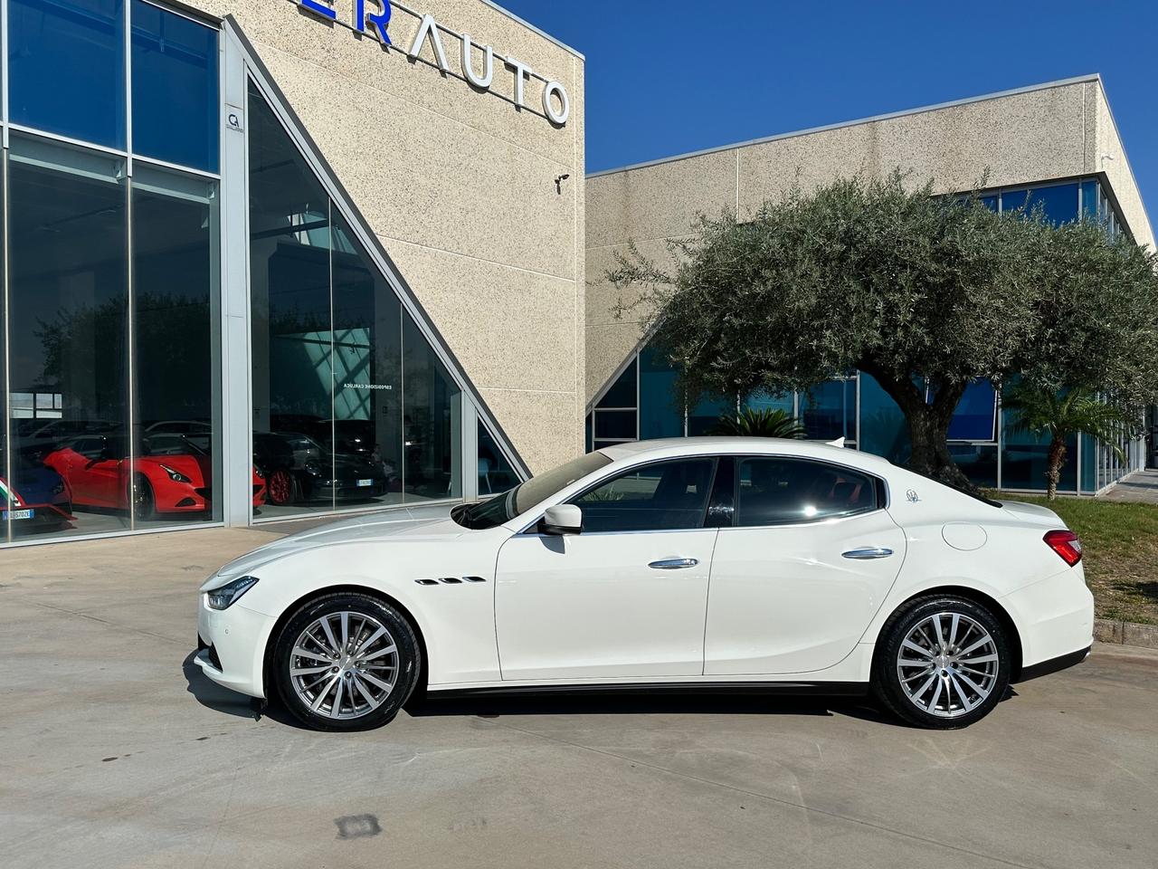 Maserati Ghibli V6 SQ4 410cv possibilità noleggio no scoring