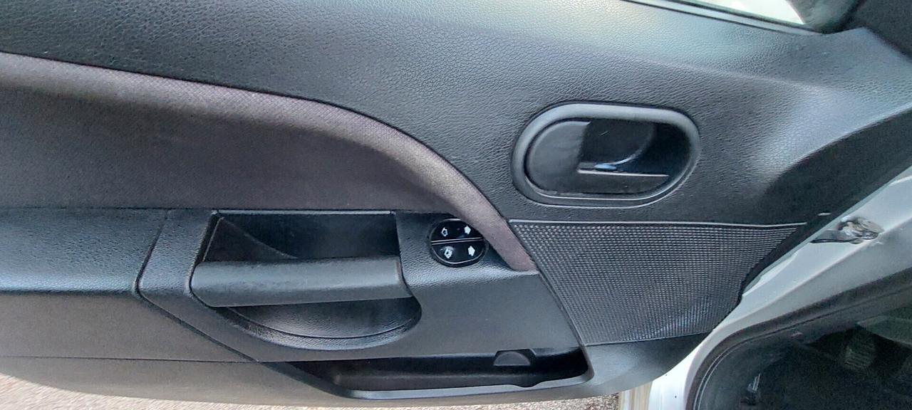 FIESTA 1,4 DIESEL 70 CV X NEOPATENTATI LEGA GOMME NUOVISSIME IMPECCABILE