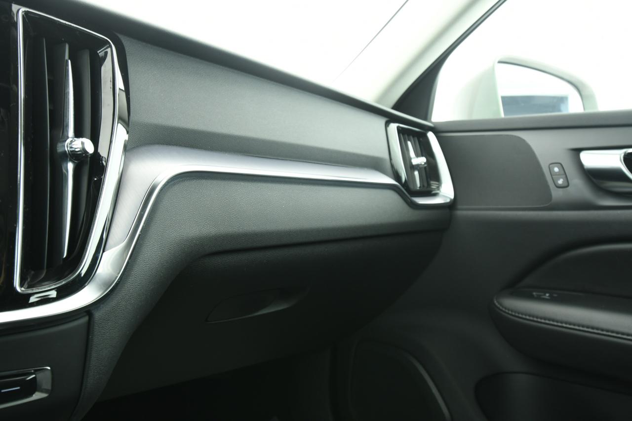 VOLVO V60 2.0 b4 Momentum Business auto NEOPATENTATI+C17"