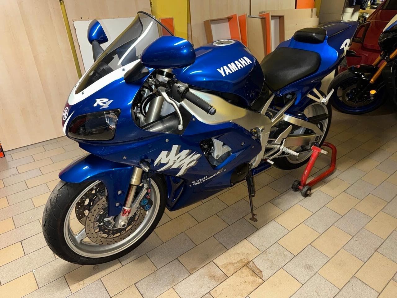 Yamaha YZF R1