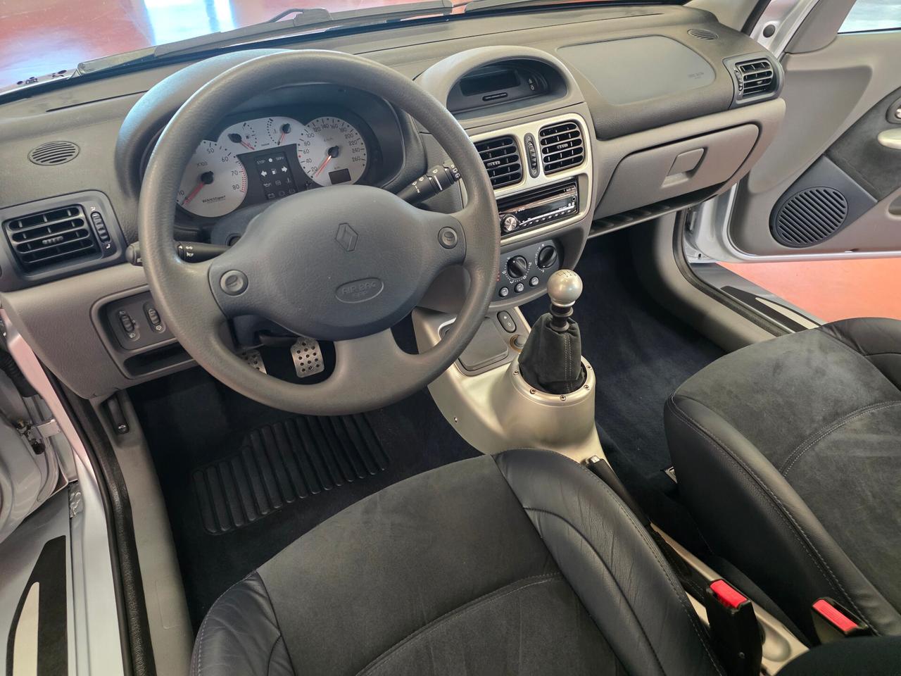 Renault Clio 3.0 V6 24V cat 3 porte Sport