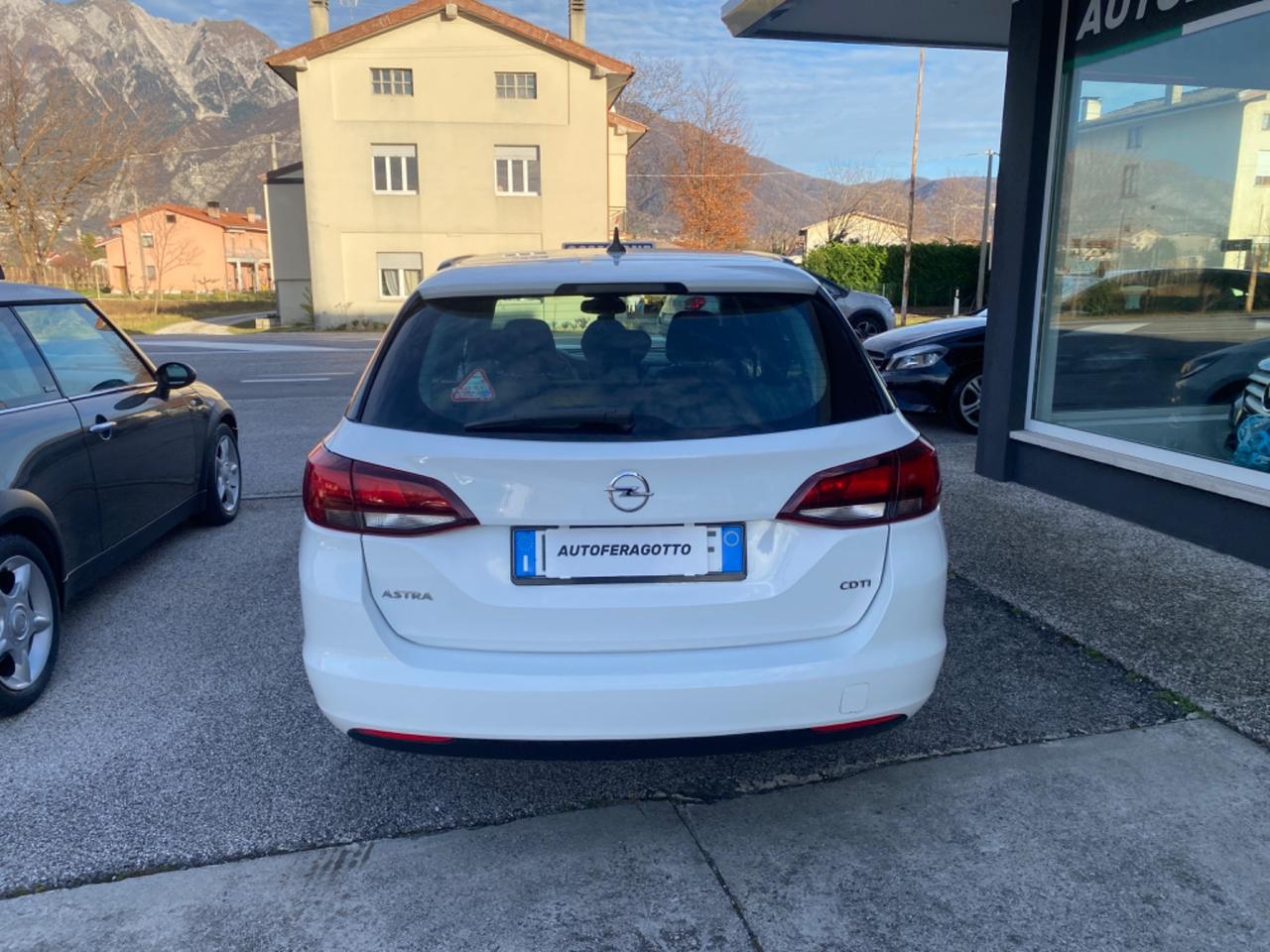 Opel Astra 1.6 CDTI Sports Tourer - automatico