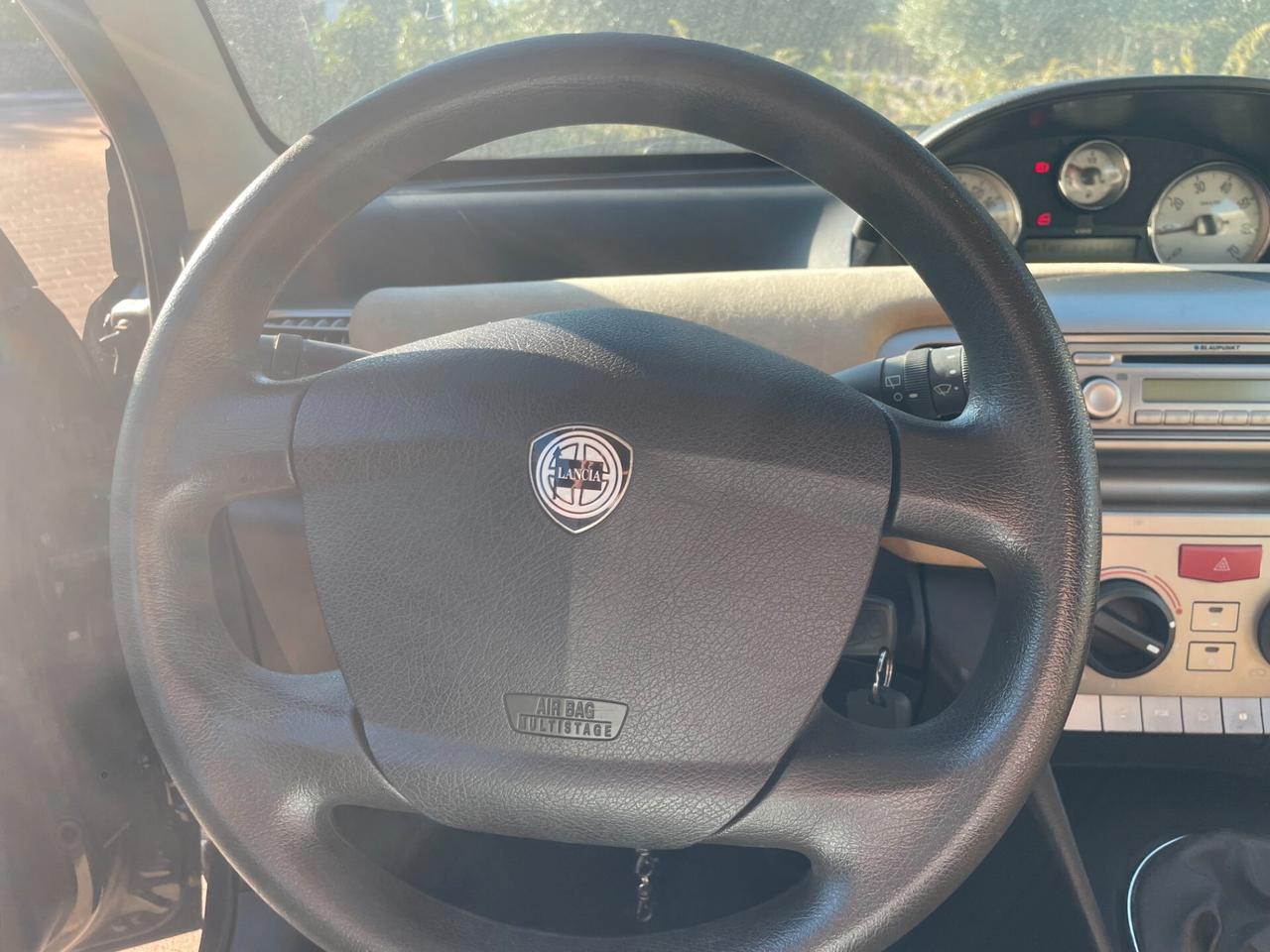 Lancia Ypsilon 1.3 MJT 75 CV Platino